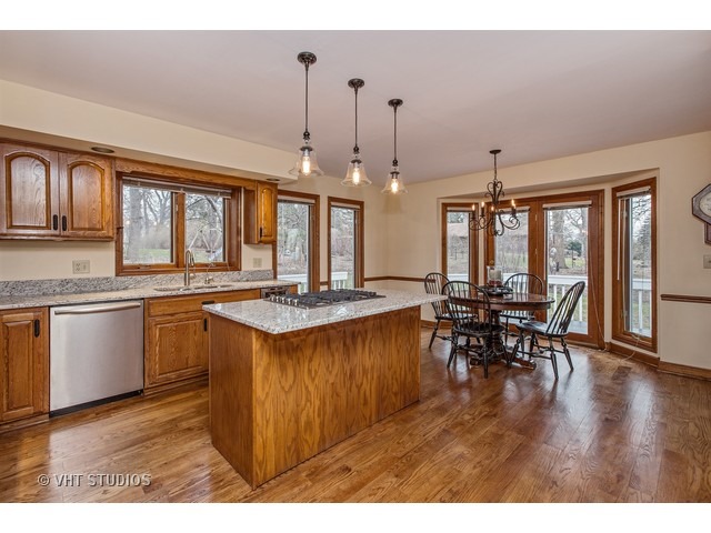 7 Liberty Ct, Cary, IL 60013 photo 3