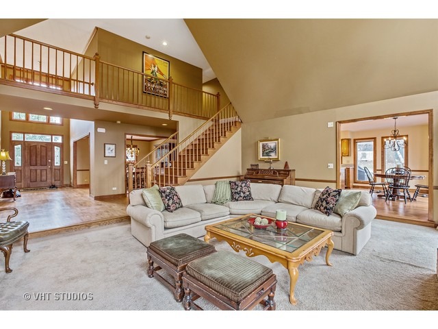 7 Liberty Ct, Cary, IL 60013 photo 2