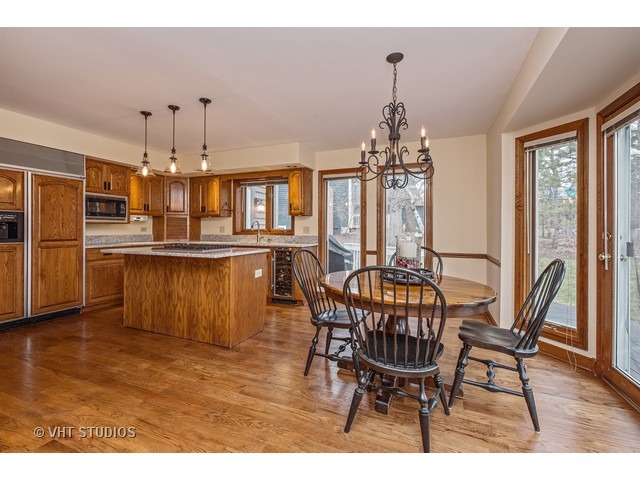 7 Liberty Ct, Cary, IL 60013 photo 4