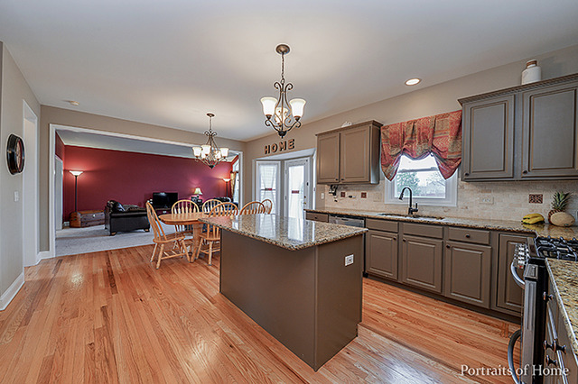 2444 Avalon Ct, Aurora, IL 60503 photo 6