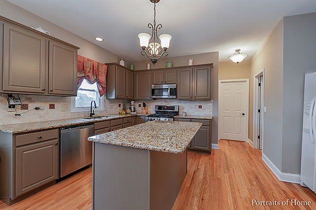 2444 Avalon Ct, Aurora, IL 60503 photo 5