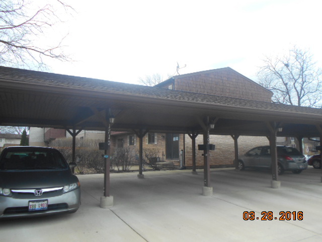 1712 Lakeview Dr, Wheeling, IL 60090 photo 3