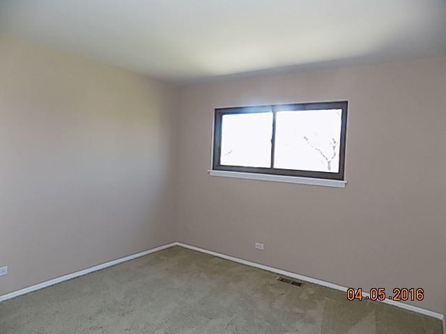 1712 Lakeview Dr, Wheeling, IL 60090 photo 11