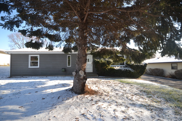 908 Oeffling Dr, Mchenry, IL 60051 photo 1
