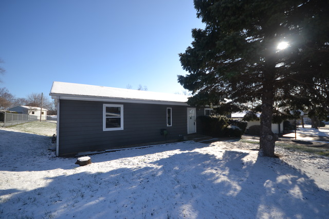 908 Oeffling Dr, Mchenry, IL 60051 photo 2