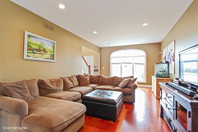 255 Bristol Ct, Deerfield, IL 60015 photo 3