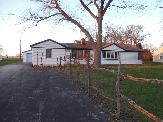 1619 W 2000 S Rd, Kankakee, IL 60901 photo 2