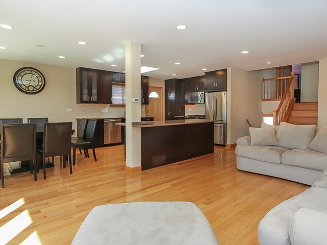 543 La Salle St, Des Plaines, IL 60016 photo 4