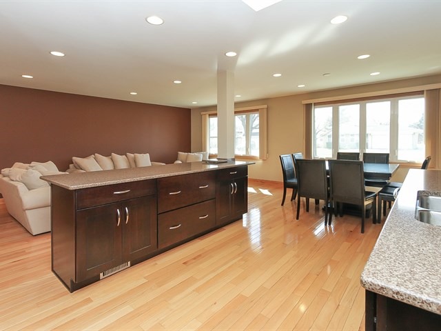 543 La Salle St, Des Plaines, IL 60016 photo 9