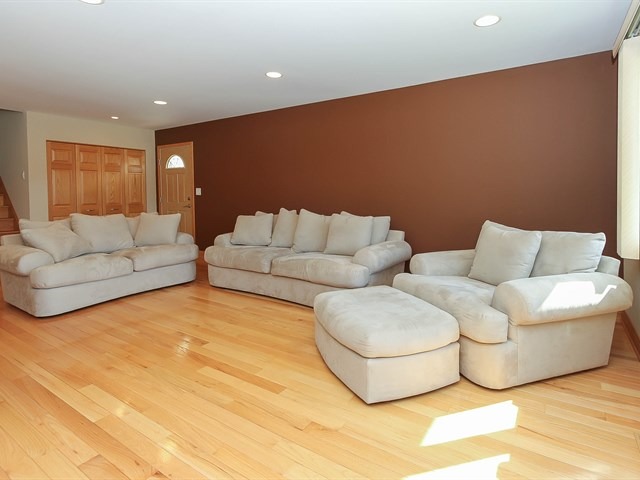 543 La Salle St, Des Plaines, IL 60016 photo 3