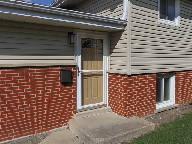 543 La Salle St, Des Plaines, IL 60016 photo 2
