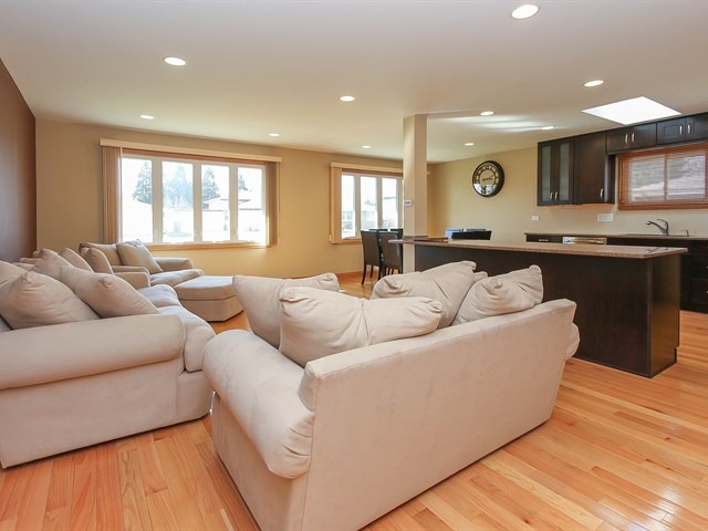 543 La Salle St, Des Plaines, IL 60016 photo 5