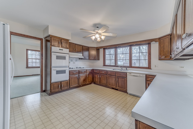 1110 Shady Ln, Wheaton, IL 60187 photo 6