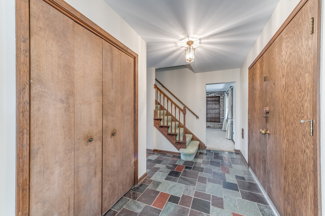 1110 Shady Ln, Wheaton, IL 60187 photo 2