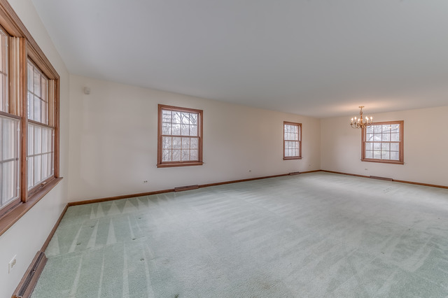 1110 Shady Ln, Wheaton, IL 60187 photo 3