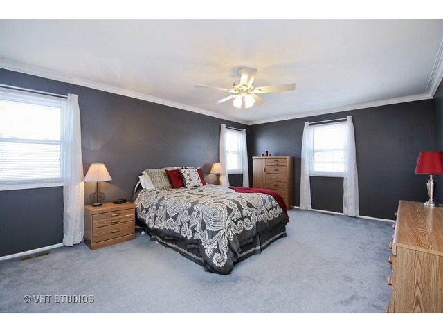 600 Randi Ln, Hoffman Estates, IL 60169 photo 14