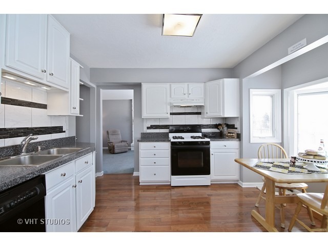 600 Randi Ln, Hoffman Estates, IL 60169 photo 7