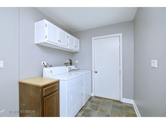 600 Randi Ln, Hoffman Estates, IL 60169 photo 21