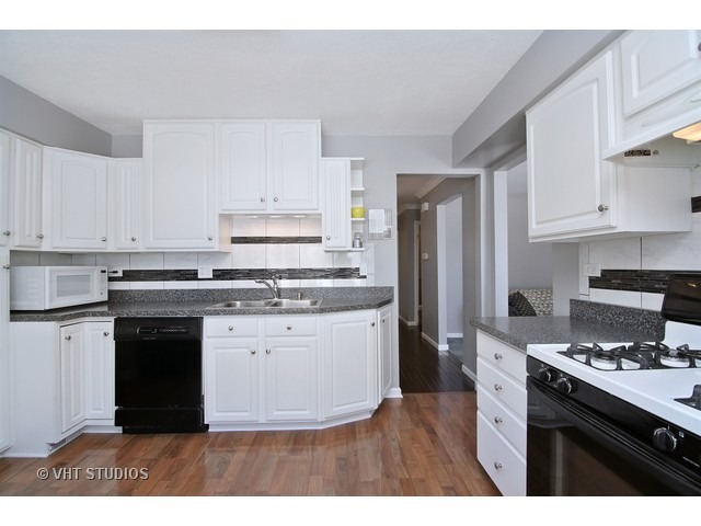 600 Randi Ln, Hoffman Estates, IL 60169 photo 8