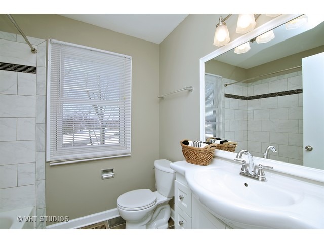 600 Randi Ln, Hoffman Estates, IL 60169 photo 20