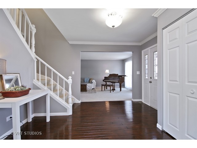 600 Randi Ln, Hoffman Estates, IL 60169 photo 3