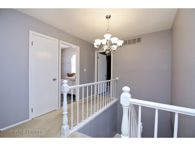 600 Randi Ln, Hoffman Estates, IL 60169 photo 13