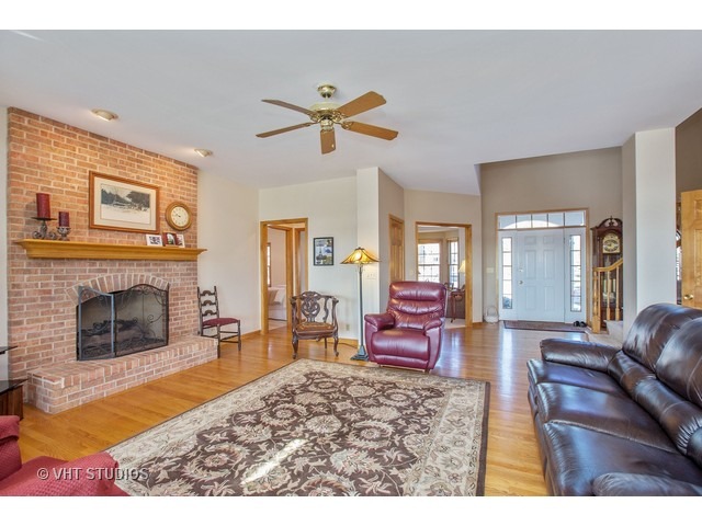 23 Brittany Dr, Cary, IL 60013 photo 7