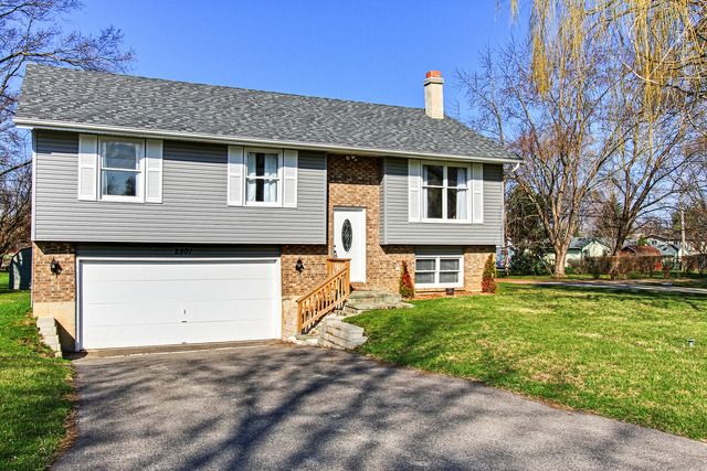 2501 Driftwood Dr, Mchenry, IL 60051 photo 1