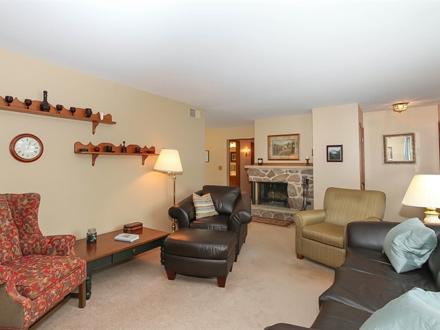 715 Bennett Dr, Elgin, IL 60120 photo 5