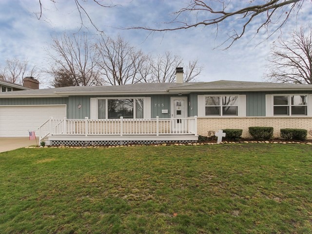 715 Bennett Dr, Elgin, IL 60120 photo 1