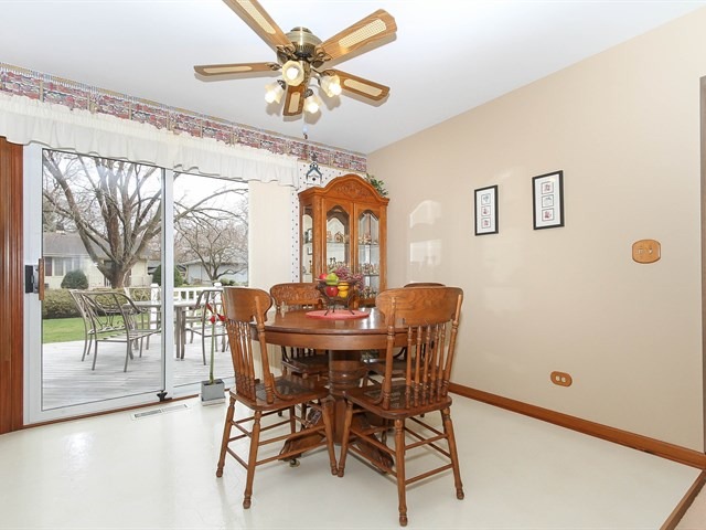 715 Bennett Dr, Elgin, IL 60120 photo 9