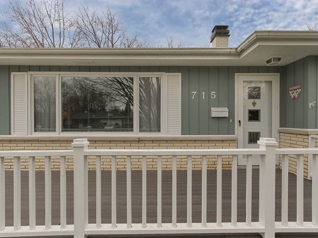 715 Bennett Dr, Elgin, IL 60120 photo 2