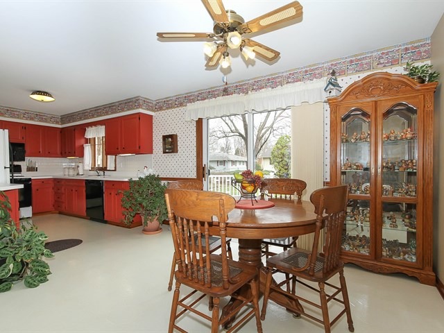 715 Bennett Dr, Elgin, IL 60120 photo 10
