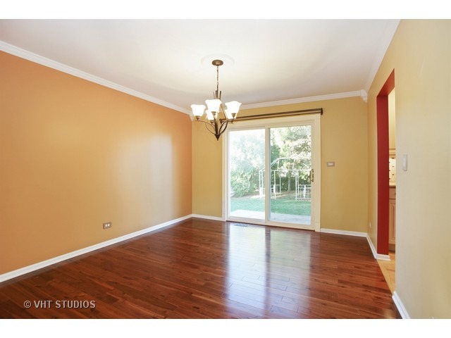 216 Pinecroft Dr, Roselle, IL 60172 photo 6