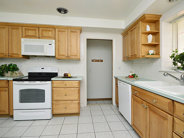 7600 Kedvale Ave, Skokie, IL 60076 photo 8