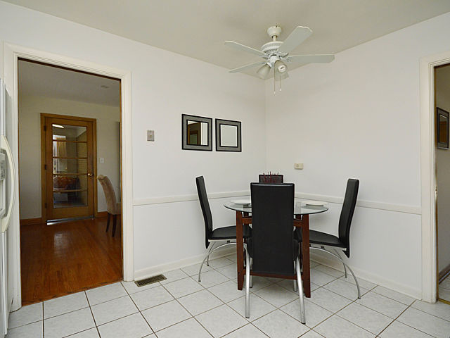 7600 Kedvale Ave, Skokie, IL 60076 photo 9