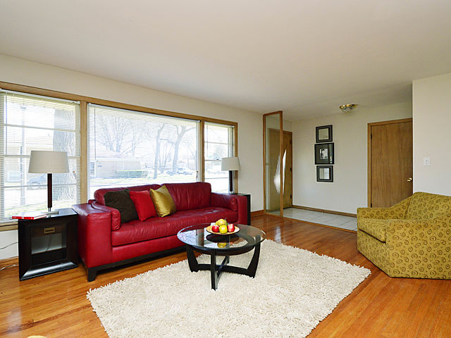 7600 Kedvale Ave, Skokie, IL 60076 photo 2