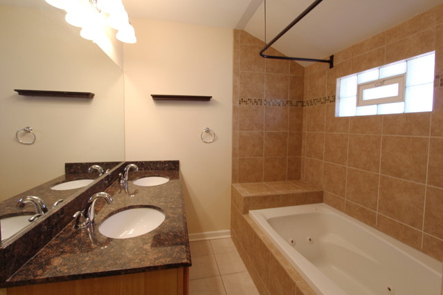 1017 Hill Ave, Elgin, IL 60120 photo 23