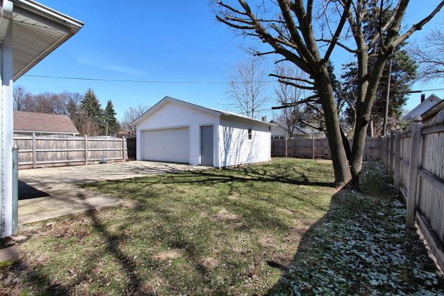 1017 Hill Ave, Elgin, IL 60120 photo 25