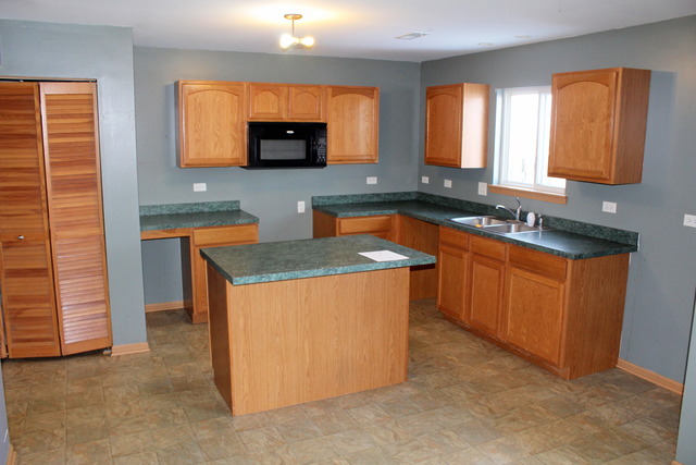 1805 Leatherleaf Trl, Hebron, IL 60034 photo 2