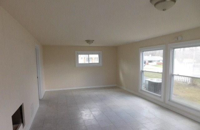 1465 Gentry Rd, Hoffman Estates, IL 60169 photo 7