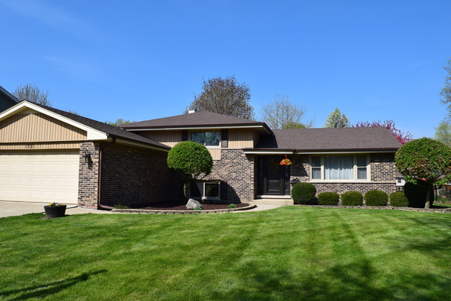 1721 Warbler Dr, Naperville, IL 60565 photo 1