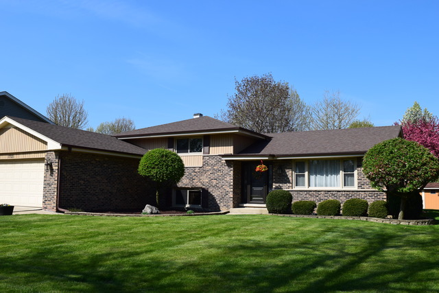1721 Warbler Dr, Naperville, IL 60565 photo 2