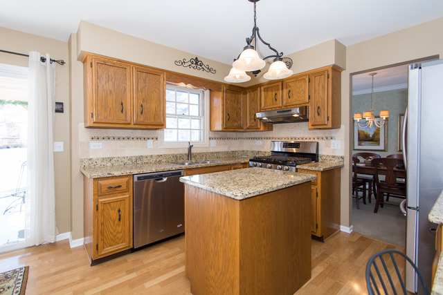 2097 Childs Ct, Wheaton, IL 60187 photo 6