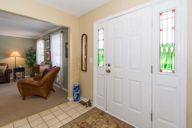 2097 Childs Ct, Wheaton, IL 60187 photo 2