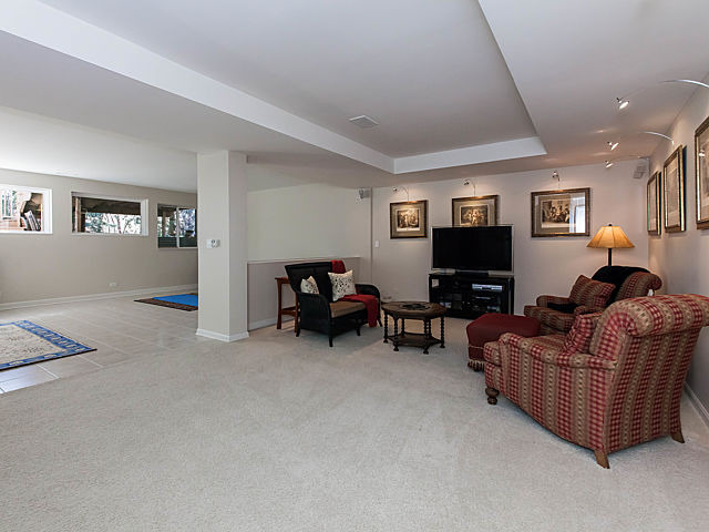 839 Emerald Ct, Willowbrook, IL 60527 photo 16