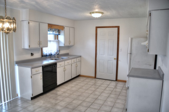 504 E Juniper Ln, Bradley, IL 60915 photo 2