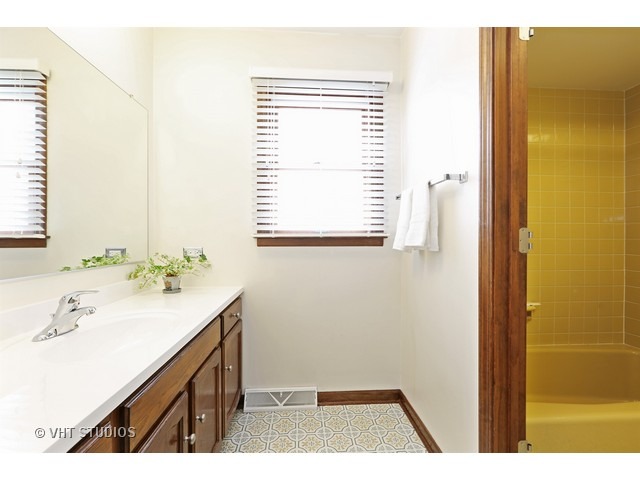 1638 Hemstock Ave, Wheaton, IL 60189 photo 16