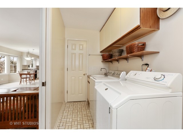 1638 Hemstock Ave, Wheaton, IL 60189 photo 17