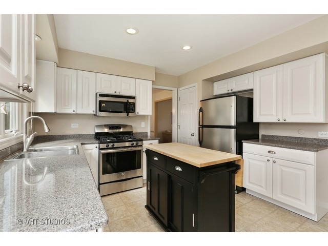 1638 Hemstock Ave, Wheaton, IL 60189 photo 3